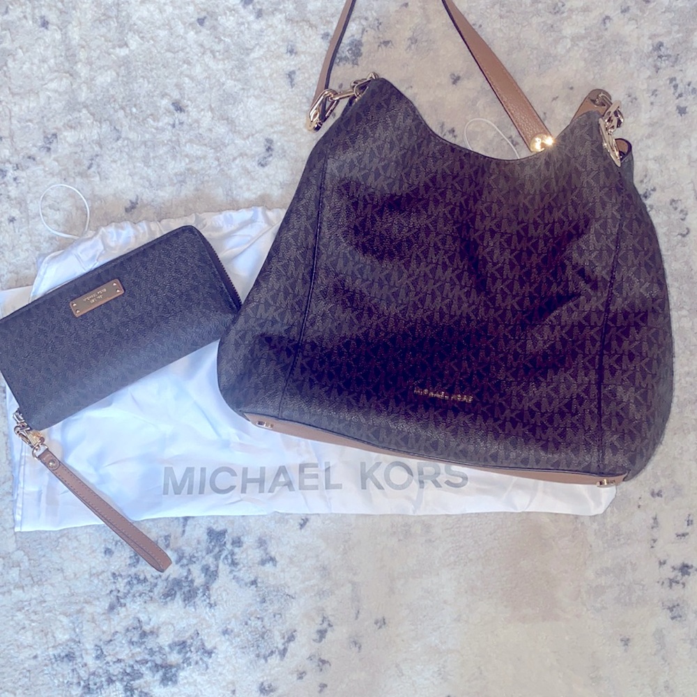 Brand new womens michael kors purse and matching wallet, and dust bag NWT!!
